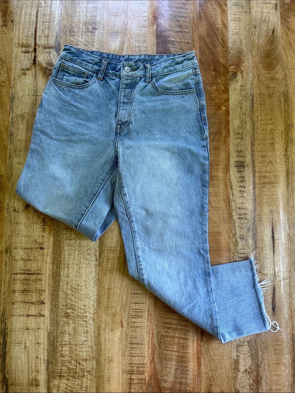 J. Galt brandy melville women’s straight leg jeans light wash raw hem 28